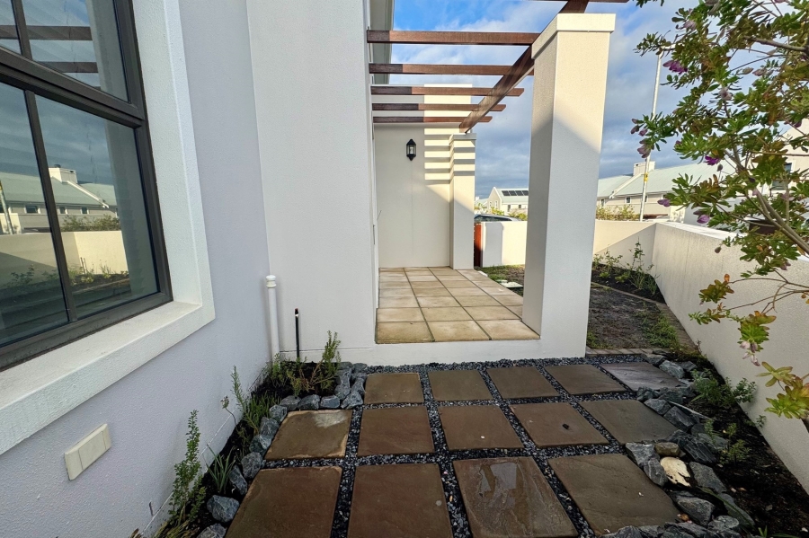 To Let 3 Bedroom Property for Rent in Graanendal Western Cape